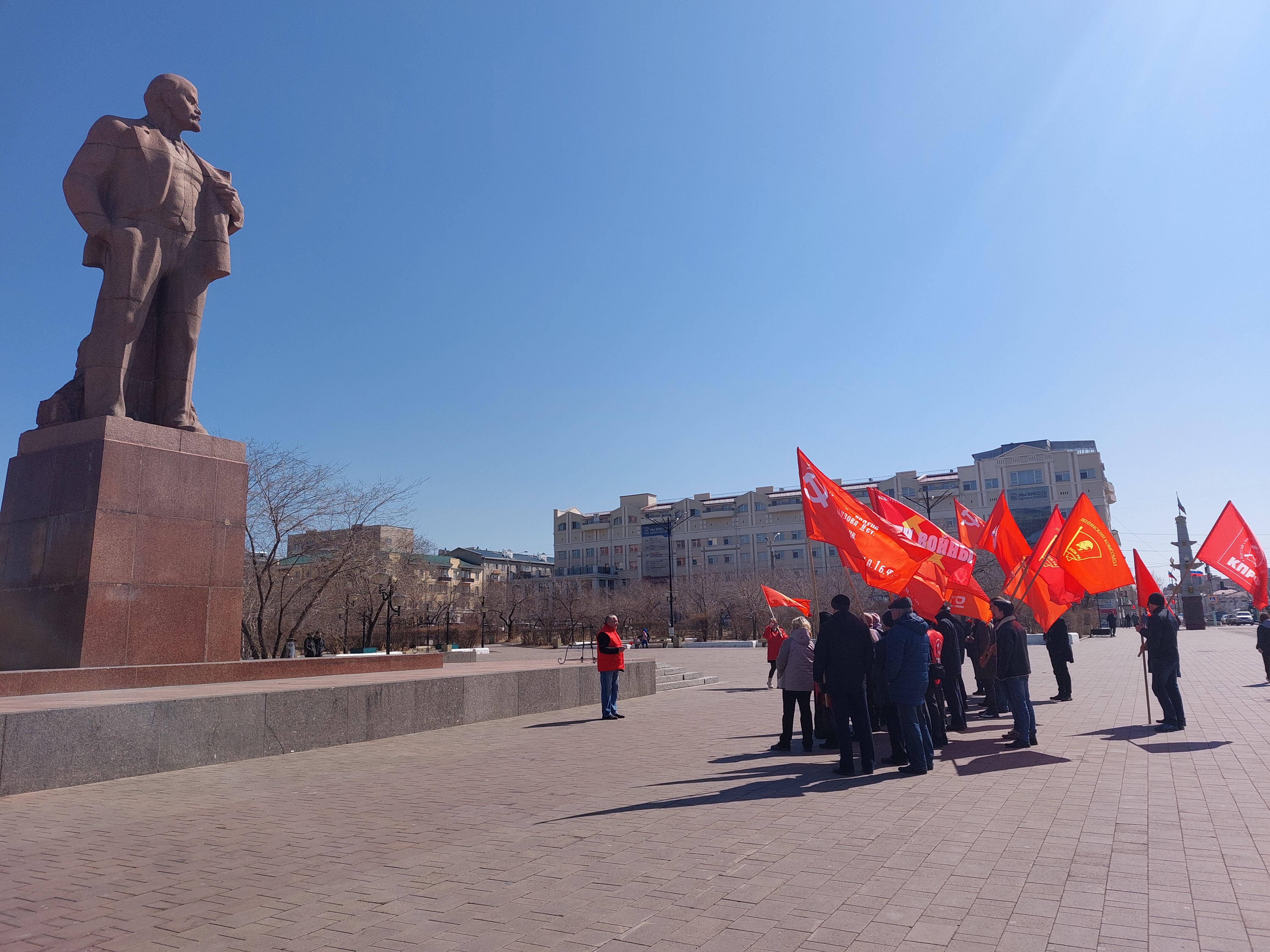 22 апреля праздник ленин. Советские памятники. Памятник Ленину. День рождения Ленина КПРФ. Юбилей Ленина.
