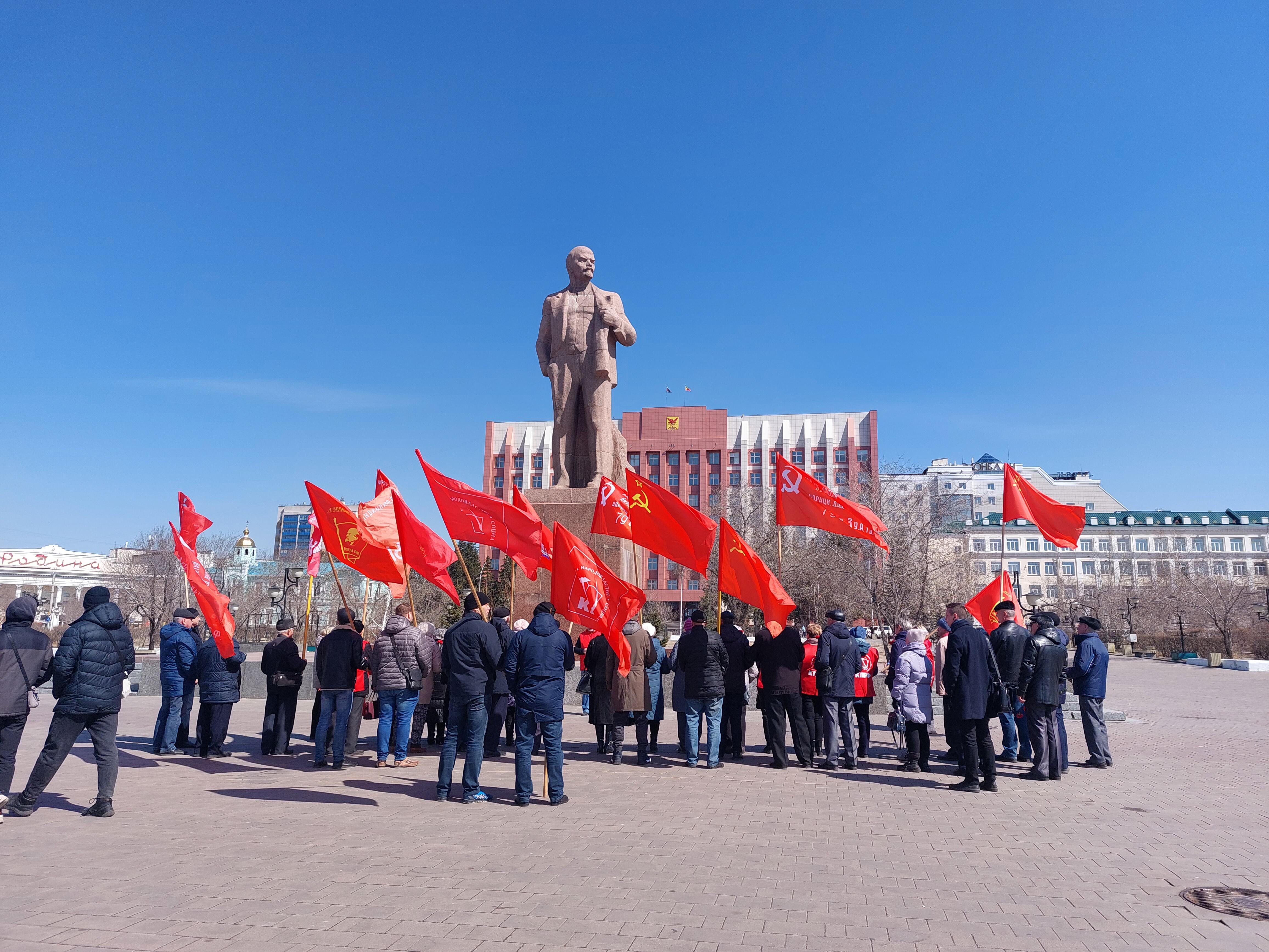 22 апреля праздник день рождения ленина. Советские памятники. День рождения Ленина КПРФ. Памятник Ленину. Юбилей Ленина.